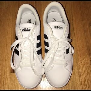 Adidas women’s 8